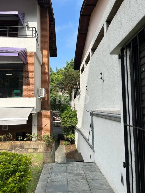 AREA EXTERNA de Casa para alugar, sobrado com 780 m², e 5 vagas em Vila Madalena - São Paulo