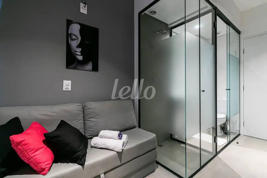 SALA E BANHEIRO de Apartamento para alugar, Padrão com 19 m², 1 quarto e em Vila Buarque - São Paulo