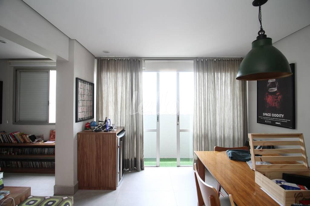 SALA de Apartamento para alugar, Padrão com 74 m², 1 quarto e 1 vaga em Vila Olímpia - São Paulo