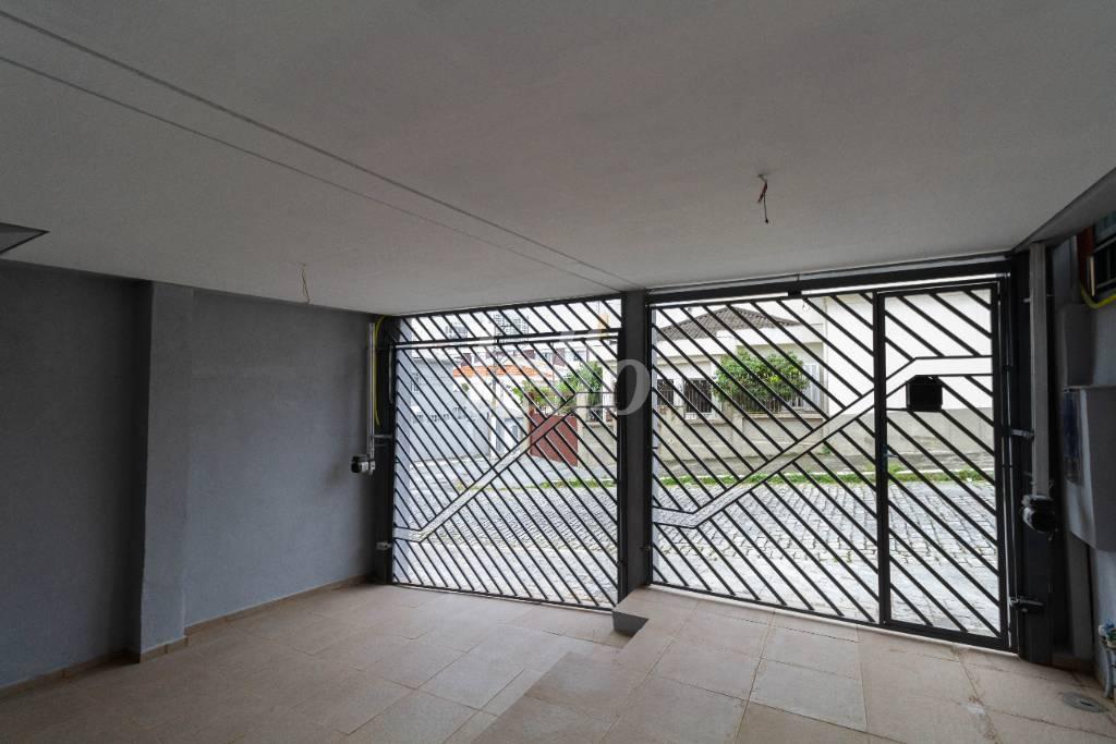 GARAGEM de Casa para alugar, térrea com 100 m², 3 quartos e 2 vagas em Vila Prudente - São Paulo