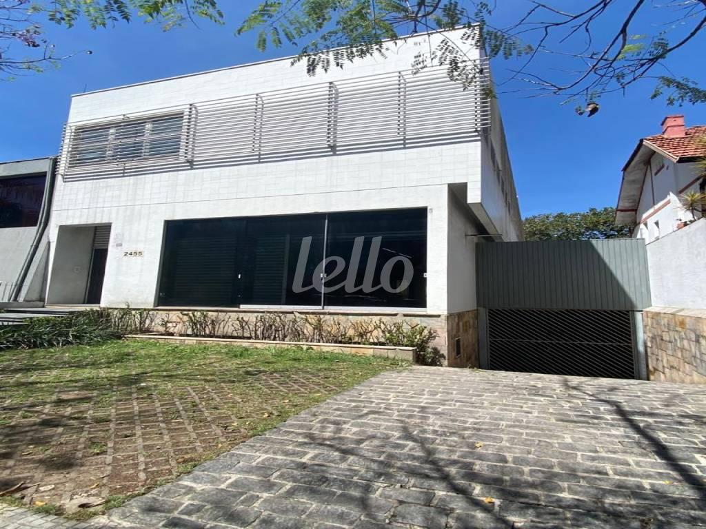 FACHADA de Casa para alugar, sobrado com 790 m², e 15 vagas em Pinheiros - São Paulo