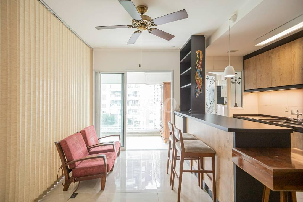 SALA de Apartamento para alugar, Padrão com 47 m², 1 quarto e 1 vaga em Campo Belo - São Paulo