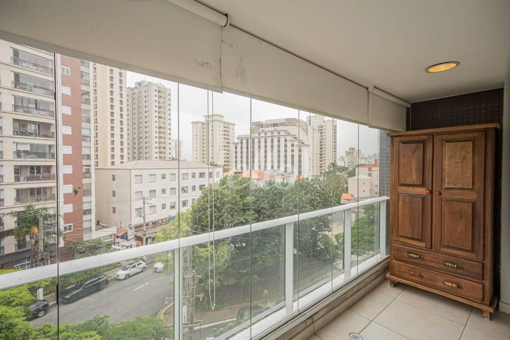 VARANDA de Apartamento para alugar, Padrão com 47 m², 1 quarto e 1 vaga em Campo Belo - São Paulo