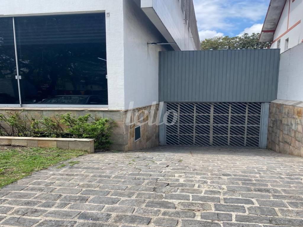 GARAGEM de Casa para alugar, sobrado com 790 m², e 15 vagas em Pinheiros - São Paulo