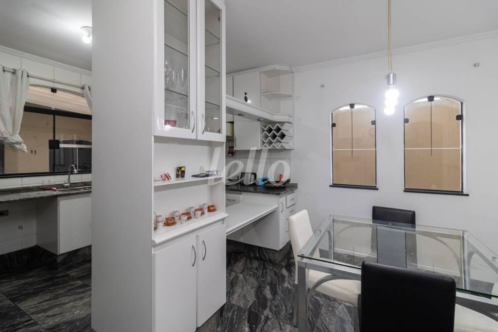 32 COZINHA de Casa à venda, sobrado com 300 m², 4 quartos e 4 vagas em Utinga - Santo André