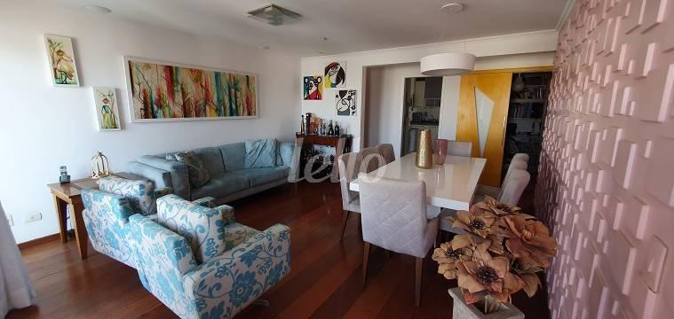LIVING de Apartamento à venda, Padrão com 98 m², 2 quartos e 2 vagas em Vila Olímpia - São Paulo
