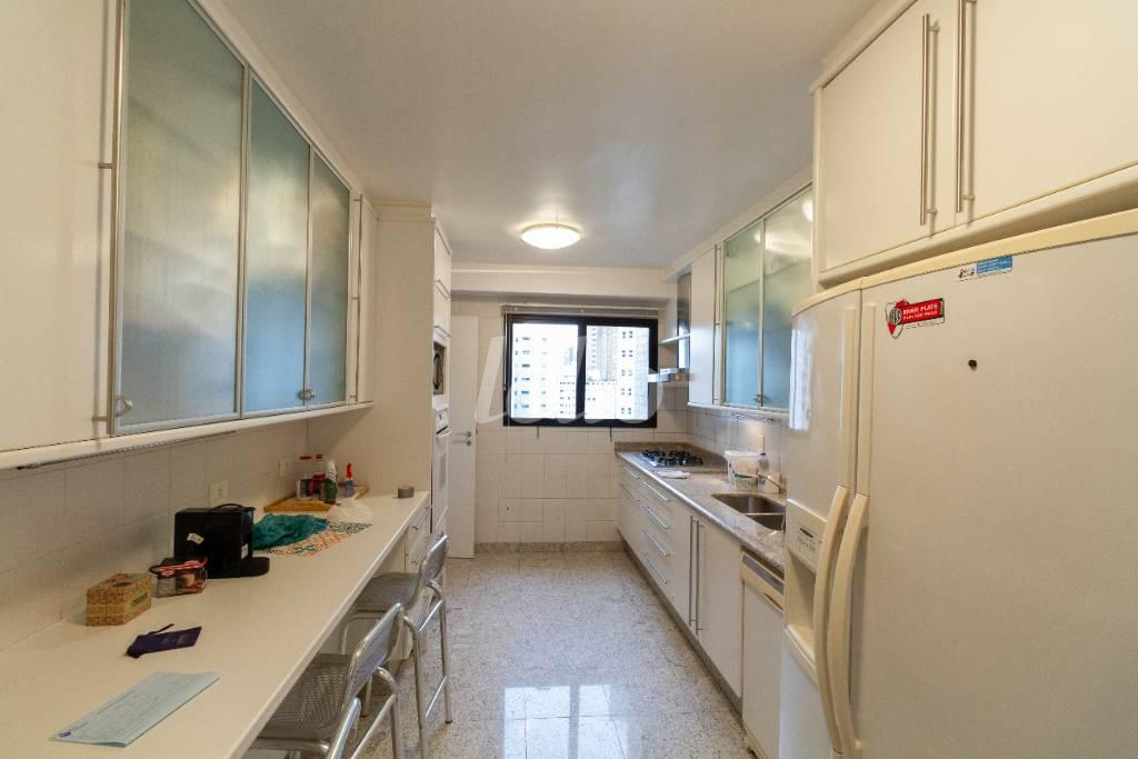 COZINHA de Apartamento para alugar, Padrão com 140 m², 3 quartos e 3 vagas em Vila Nova Conceição - São Paulo