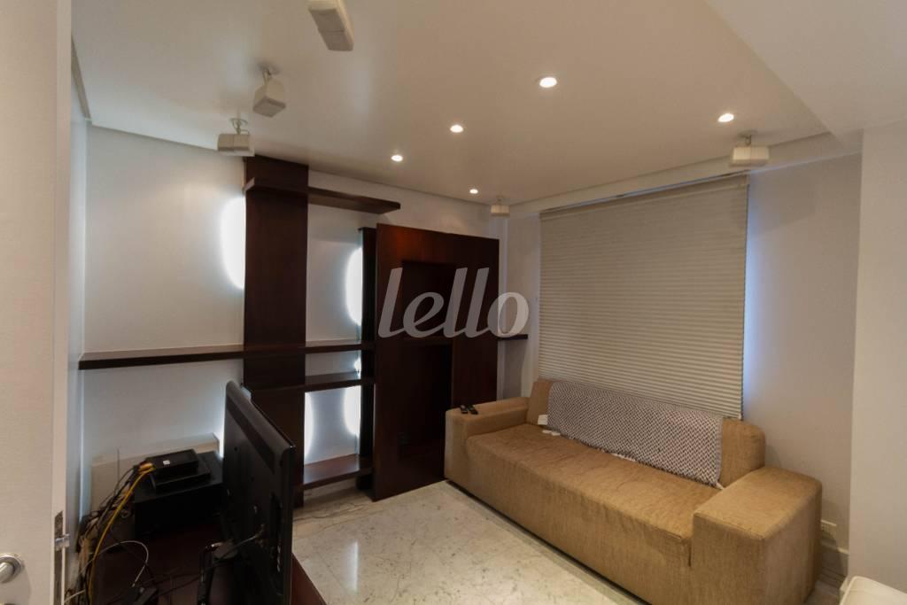 SALA DE TV de Apartamento para alugar, Padrão com 140 m², 3 quartos e 3 vagas em Vila Nova Conceição - São Paulo
