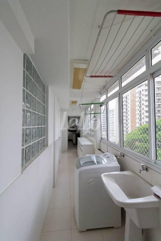 ÁREA DE SERVIÇO de Apartamento para alugar, Padrão com 240 m², 3 quartos e 2 vagas em Jardim Paulista - São Paulo