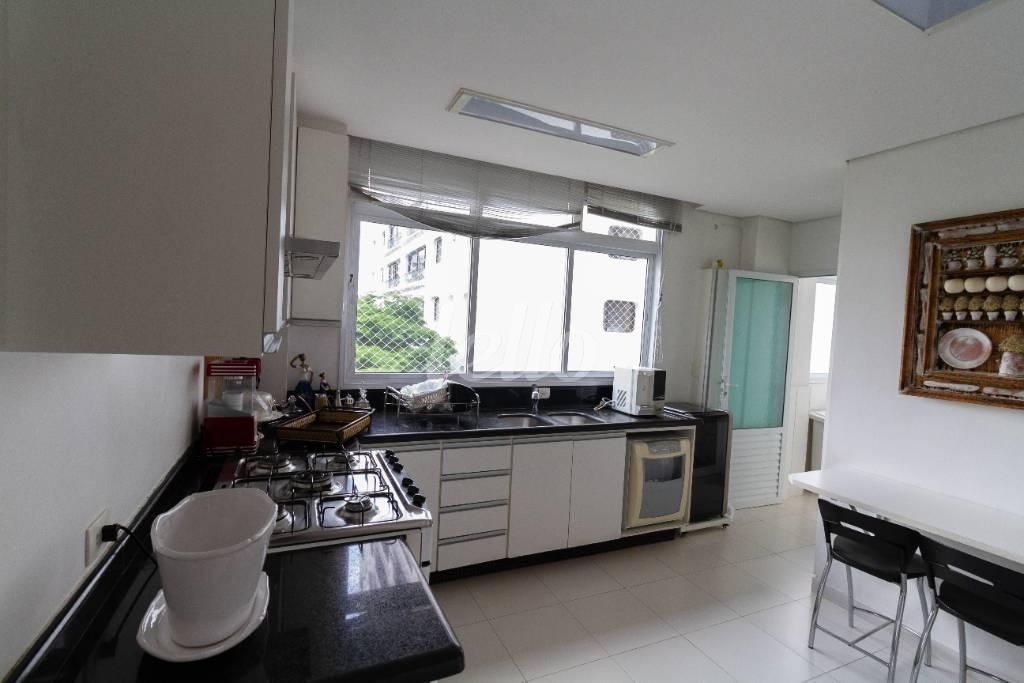 COZINHA de Apartamento para alugar, Padrão com 240 m², 3 quartos e 2 vagas em Jardim Paulista - São Paulo