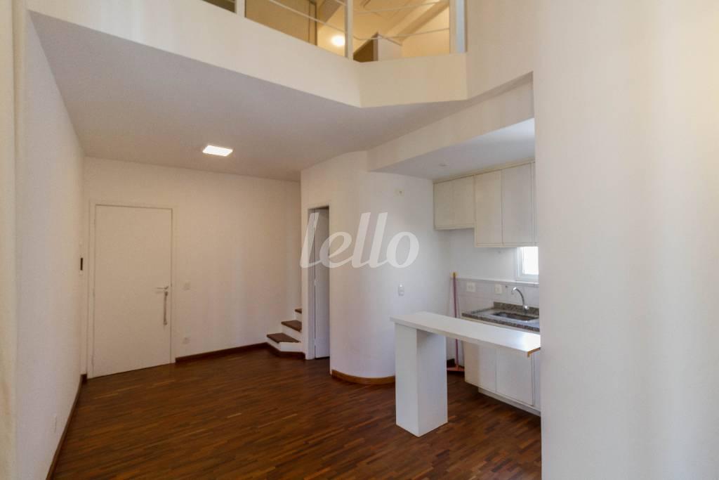 SALA de Apartamento para alugar, Padrão com 43 m², 1 quarto e 1 vaga em Vila Olímpia - São Paulo
