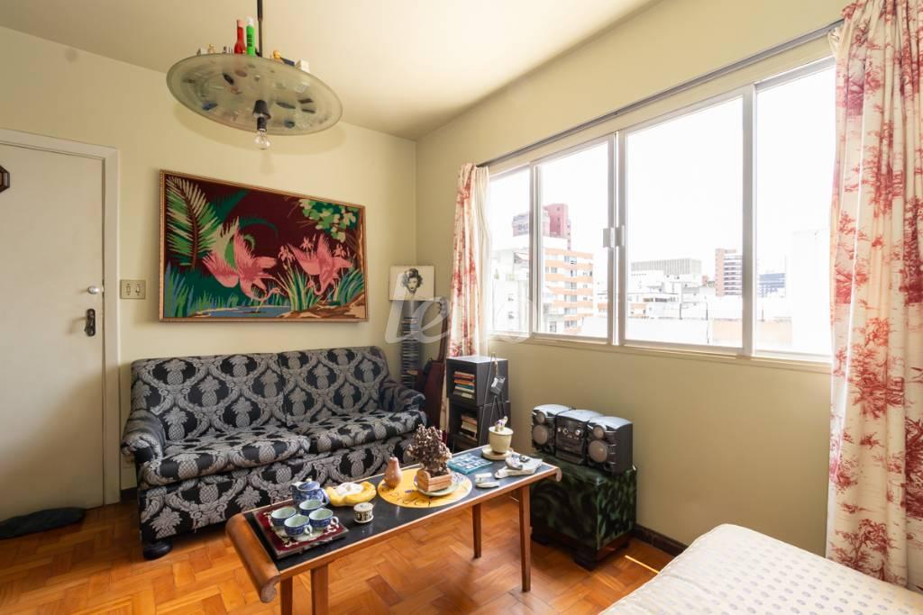 SALA de Apartamento à venda, Padrão com 80 m², 1 quarto e 1 vaga em Itaim Bibi - São Paulo