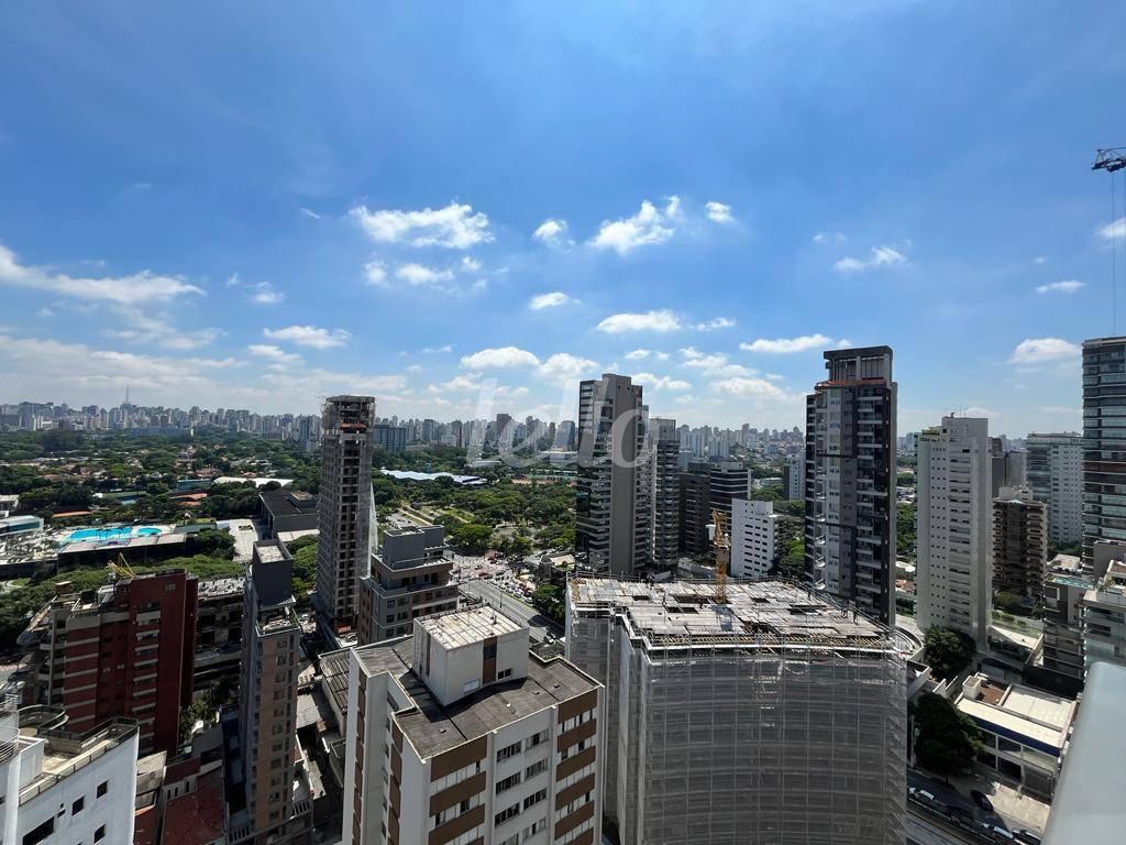 VISTA de Apartamento para alugar, Padrão com 40 m², 1 quarto e em Indianópolis - São Paulo