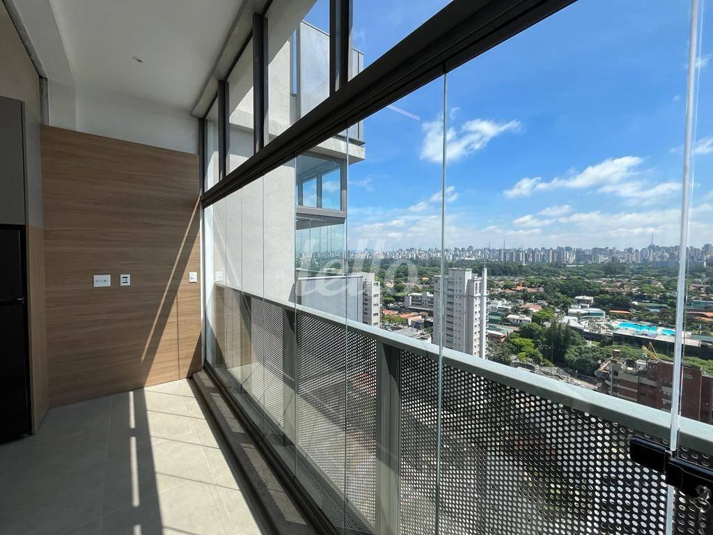 VARANDA de Apartamento para alugar, Padrão com 40 m², 1 quarto e em Indianópolis - São Paulo