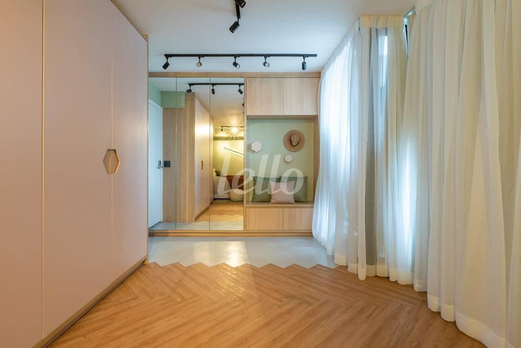 DORMITÓRIO de Apartamento para alugar, Padrão com 65 m², 1 quarto e 1 vaga em Vila Olímpia - São Paulo