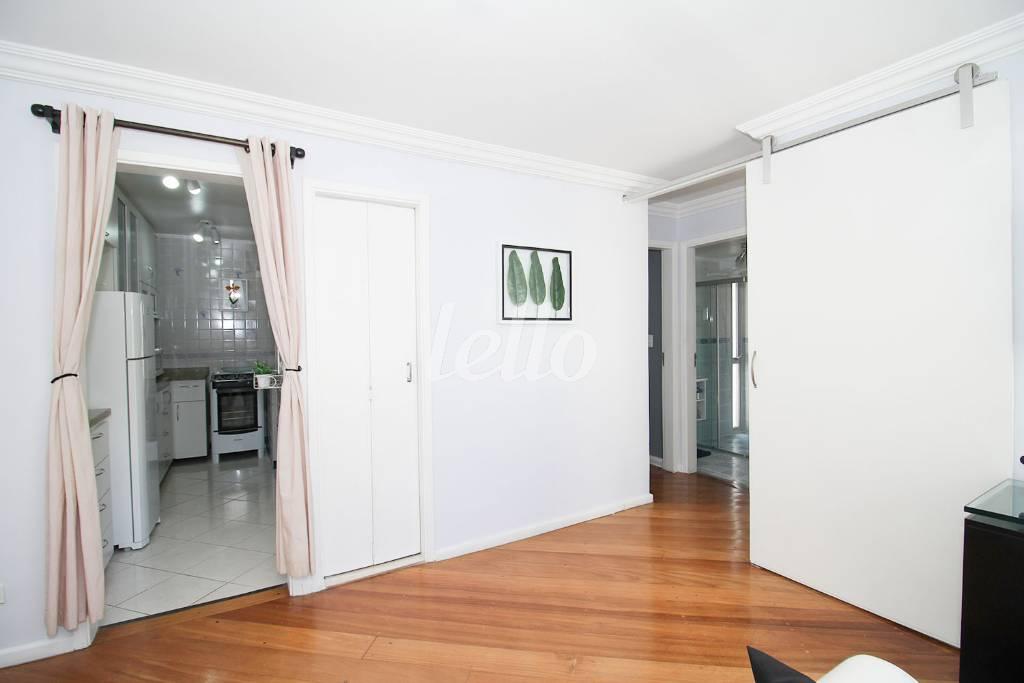 SALA de Apartamento para alugar, Padrão com 60 m², 2 quartos e 1 vaga em Indianópolis - São Paulo