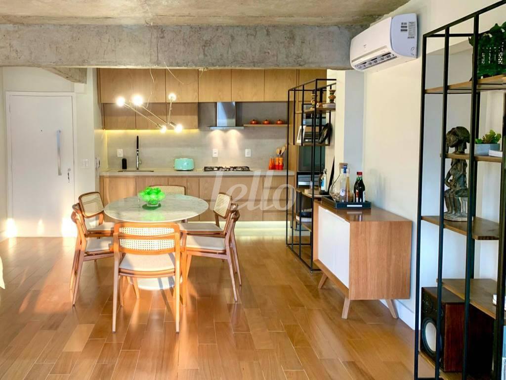 SALA de Apartamento à venda, Padrão com 105 m², 2 quartos e 1 vaga em Perdizes - São Paulo
