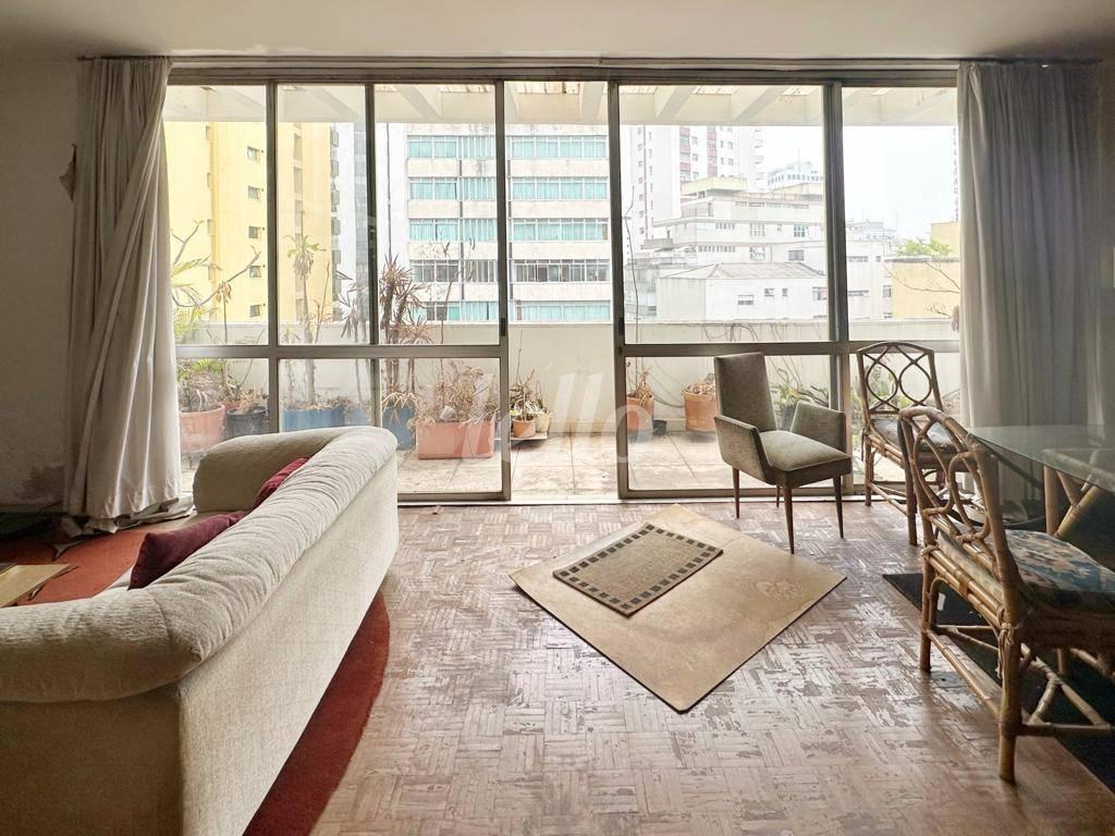 SALA de Apartamento à venda, Padrão com 272 m², 3 quartos e 2 vagas em Santa Cecília - São Paulo