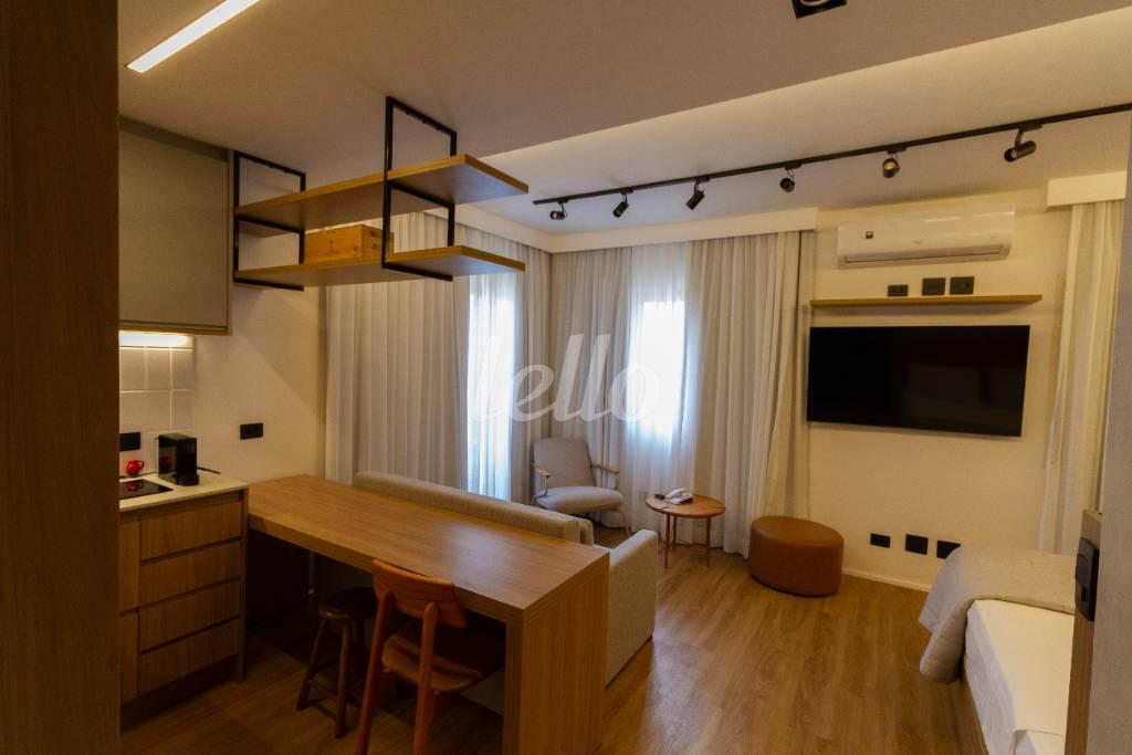 SALA de Apartamento para alugar, Padrão com 31 m², 1 quarto e 1 vaga em Vila Olímpia - São Paulo