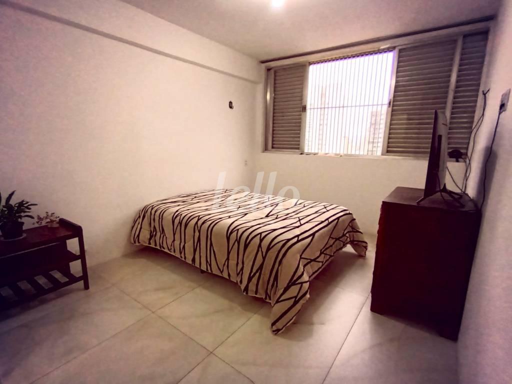 DORMITÓRIO de Apartamento à venda, Padrão com 80 m², 2 quartos e 1 vaga em Cerqueira César - São Paulo