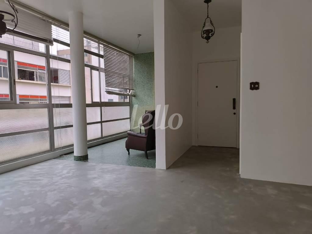 SALA TRÊS AMBIENTES de Apartamento à venda, Padrão com 136 m², 3 quartos e 1 vaga em Santa Cecília - São Paulo
