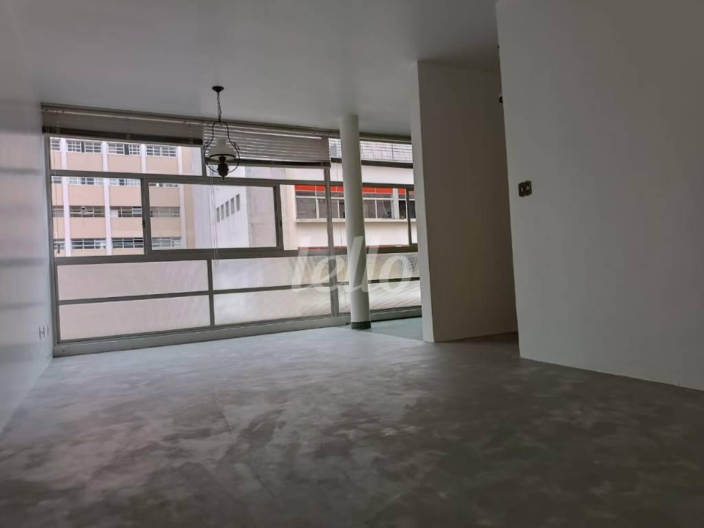 SALA TRÊS AMBIENTES de Apartamento à venda, Padrão com 136 m², 3 quartos e 1 vaga em Santa Cecília - São Paulo