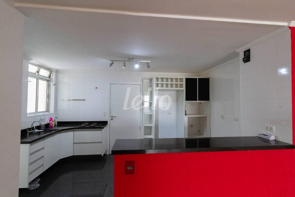 COZINHA de Apartamento para alugar, Padrão com 135 m², 3 quartos e 2 vagas em Santana - São Paulo