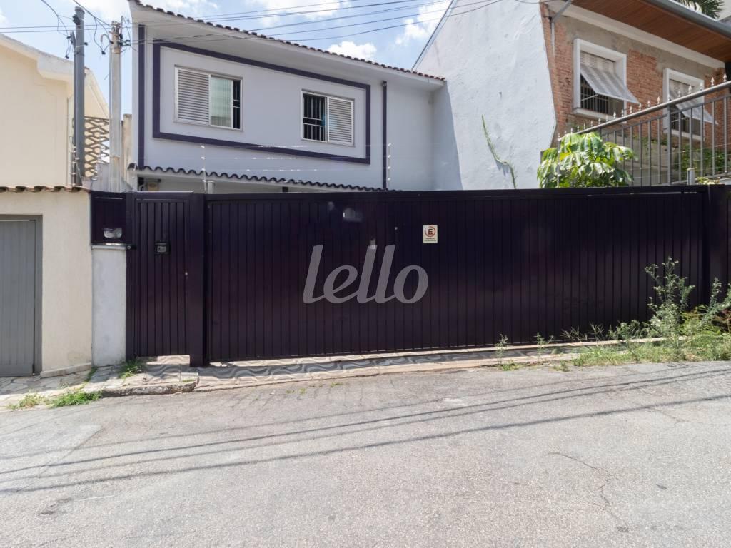 FACHADA de Casa à venda, sobrado com 200 m², 5 quartos e 2 vagas em Perdizes - São Paulo