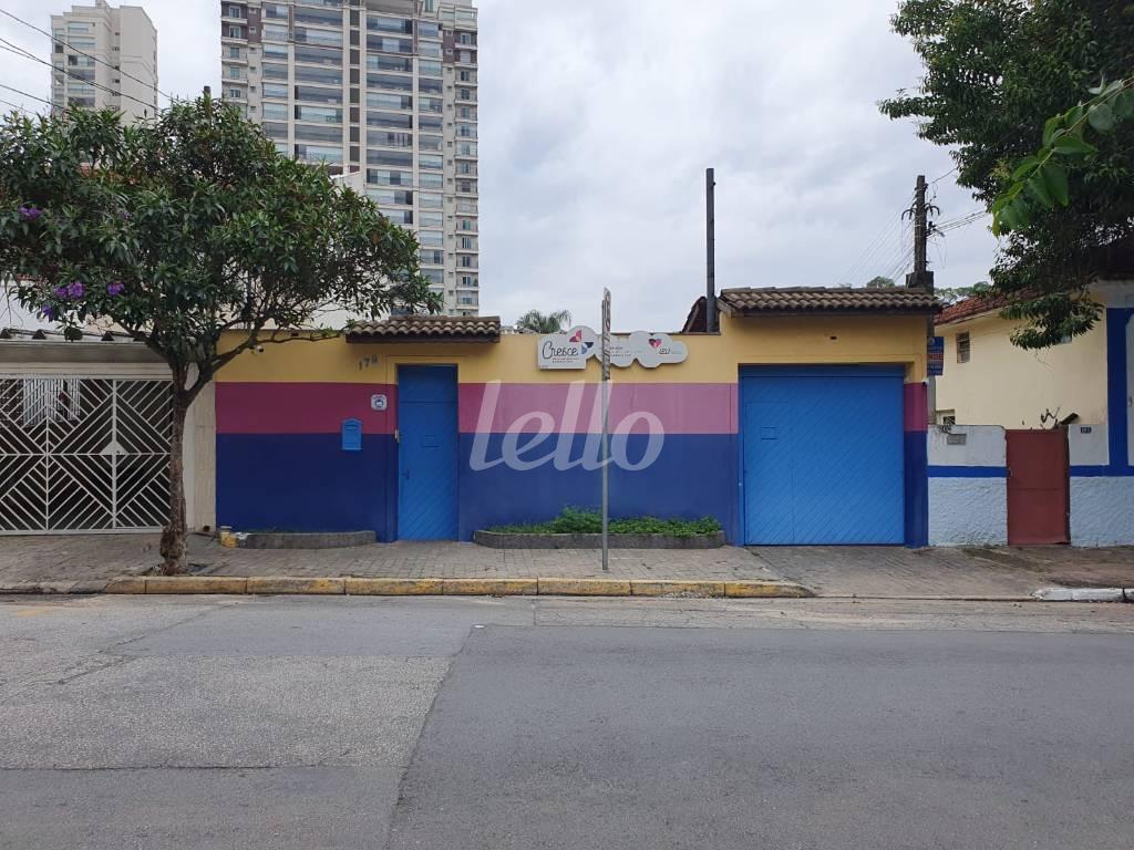 FACHADA de Casa à venda, sobrado com 313 m², e 2 vagas em Chora Menino - São Paulo