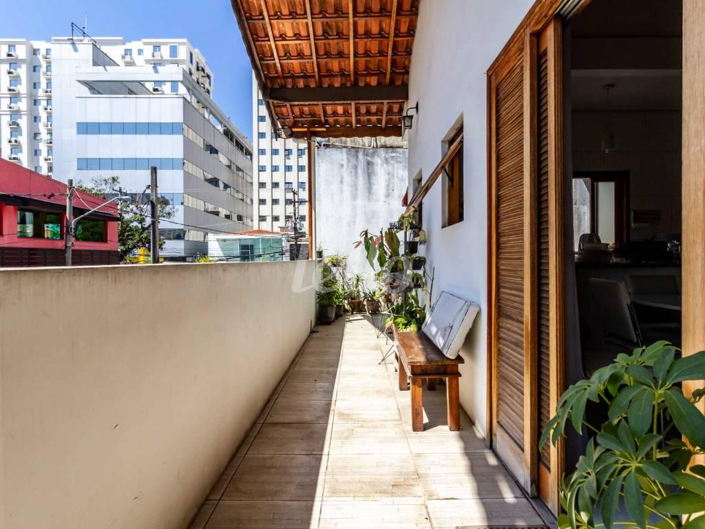CORREDOR EXTERNO de Casa para alugar, sobrado com 140 m², 2 quartos e 2 vagas em Indianópolis - São Paulo