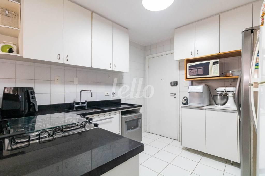 COZINHA de Apartamento à venda, Padrão com 147 m², 3 quartos e 1 vaga em Pinheiros - São Paulo