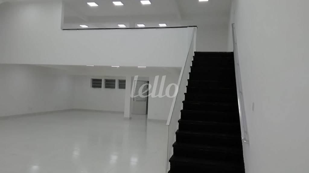 SALÃO de Loja para alugar, Padrão com 200 m², e em Lapa - São Paulo