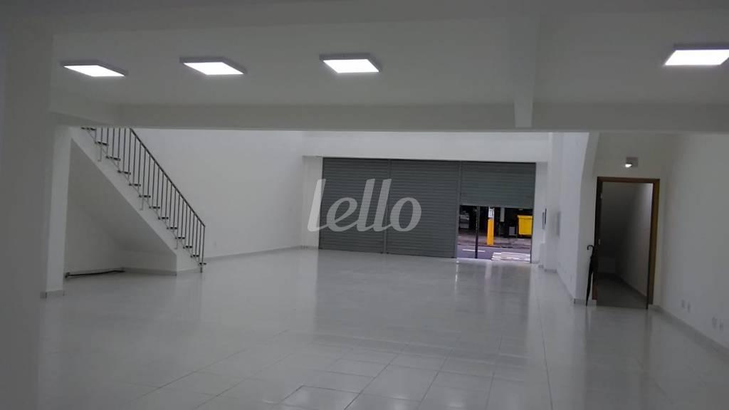 SALÃO de Loja para alugar, Padrão com 200 m², e em Lapa - São Paulo