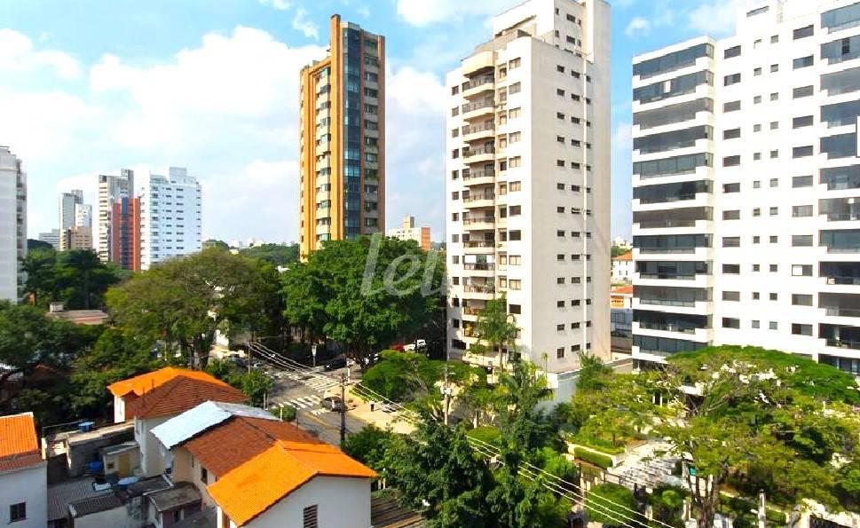 VISTA de Apartamento à venda, Padrão com 72 m², 3 quartos e 2 vagas em Indianópolis - São Paulo
