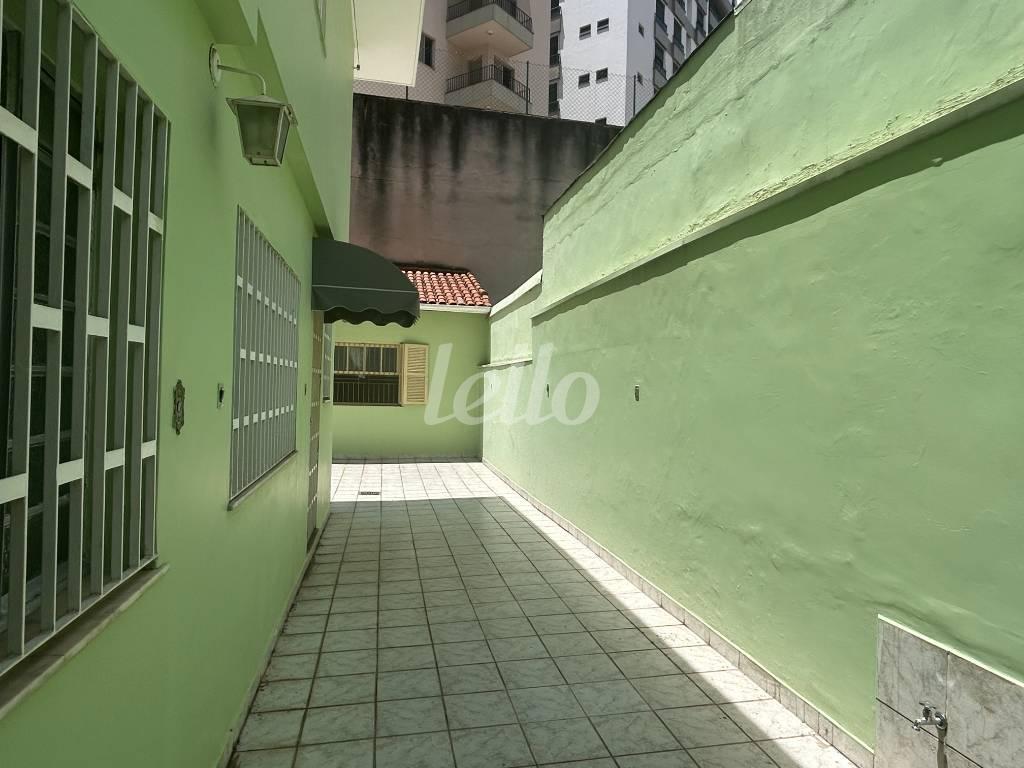 FACHADA LATERAL de Casa à venda, sobrado com 182 m², 3 quartos e 6 vagas em Santana - São Paulo