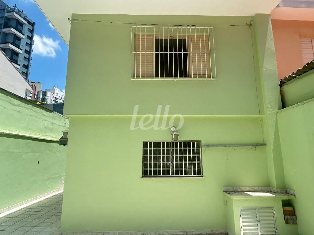 FUNDOS de Casa à venda, sobrado com 182 m², 3 quartos e 6 vagas em Santana - São Paulo