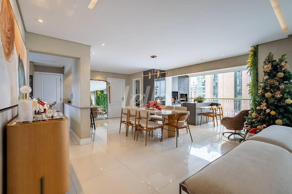 SALA de Apartamento à venda, Padrão com 194 m², 3 quartos e 3 vagas em Campestre - Santo André