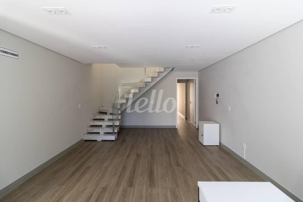04 SALA PRINCIPAL de Casa para alugar, sobrado com 213 m², 3 quartos e 5 vagas em Vila Regente Feijó - São Paulo
