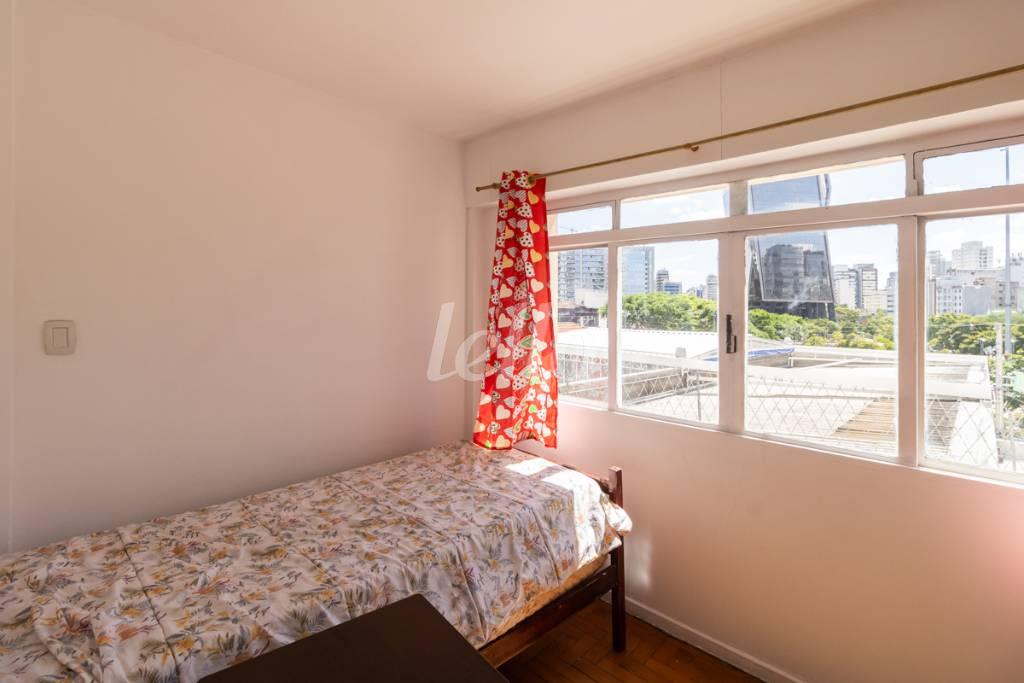 QUARTO de Apartamento para alugar, Padrão com 68 m², 2 quartos e 1 vaga em Pinheiros - São Paulo