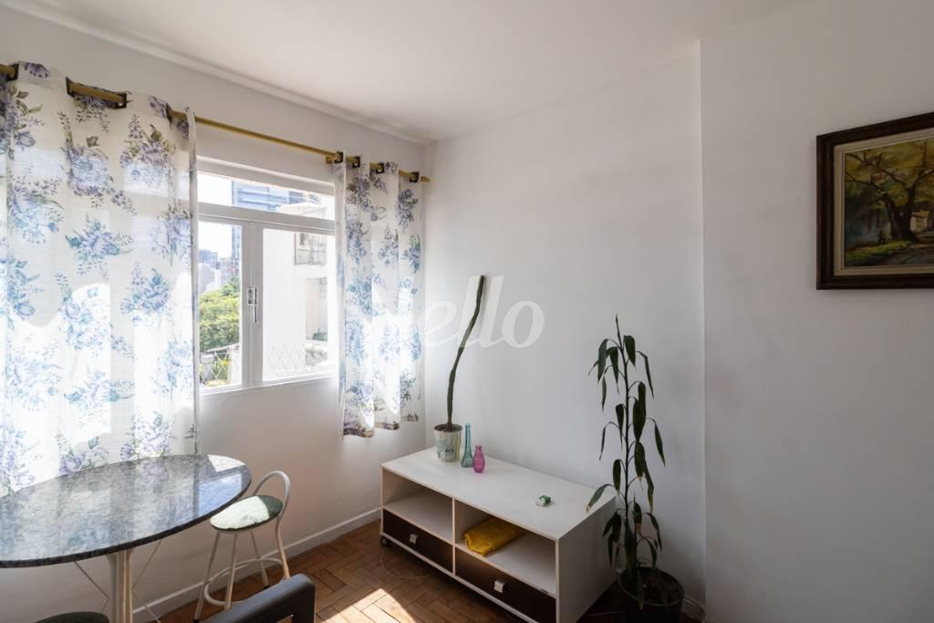 SALA de Apartamento para alugar, Padrão com 68 m², 2 quartos e 1 vaga em Pinheiros - São Paulo