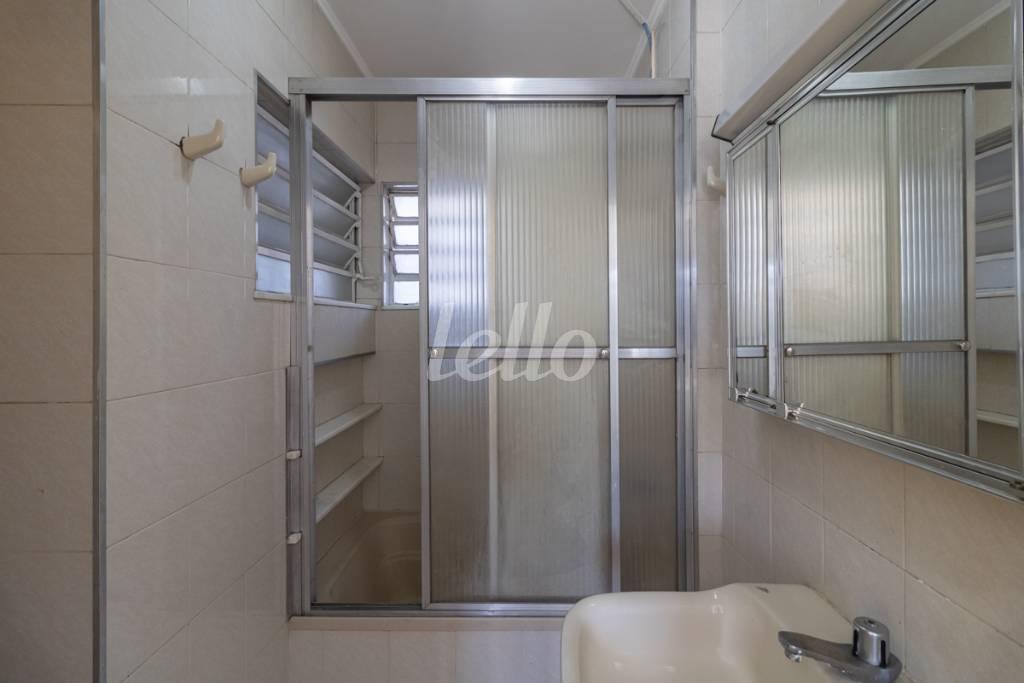 BANHEIRO DA SUITE de Apartamento para alugar, Padrão com 68 m², 2 quartos e 1 vaga em Pinheiros - São Paulo
