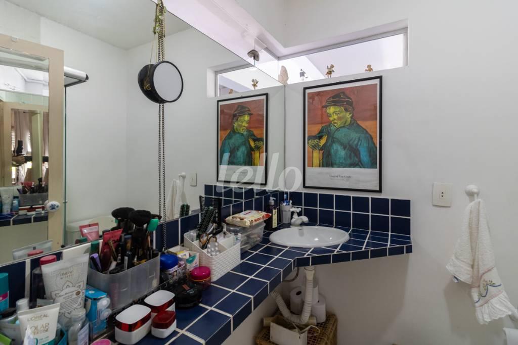 BANHEIRO DA SUITE de Apartamento para alugar, Padrão com 70 m², 2 quartos e 1 vaga em Vila Madalena - São Paulo