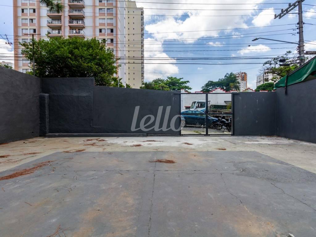 ÁREA EXTERNA de Loja para alugar, Padrão com 130 m², e em Campo Belo - São Paulo
