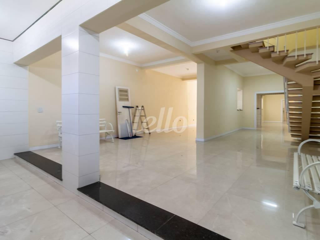 SALA de Loja para alugar, Padrão com 400 m², e 2 vagas em Santana - São Paulo
