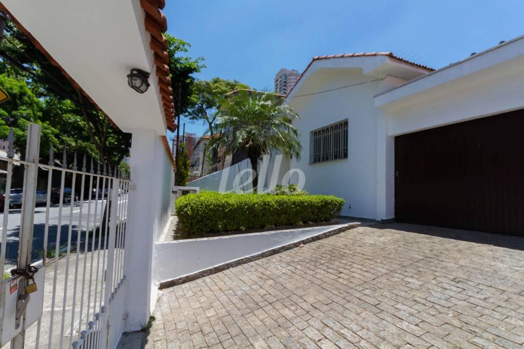 JARDIM FRENTE (2) de Casa para alugar, sobrado com 200 m², e 6 vagas em Santana - São Paulo
