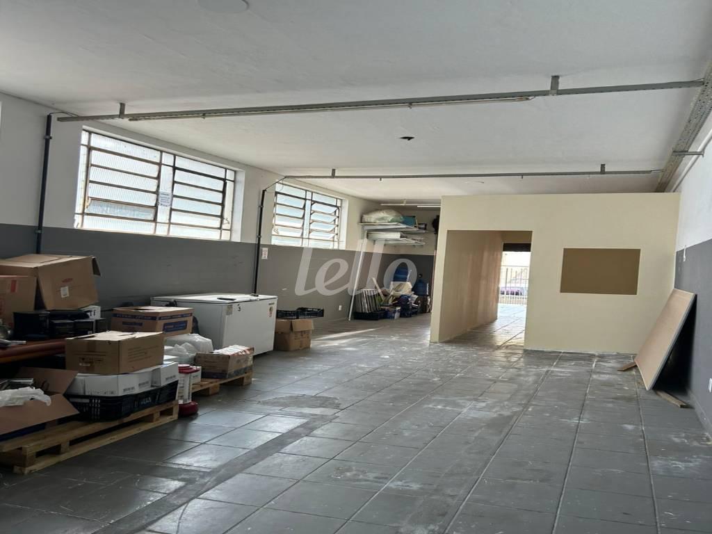 SALÃO de Salão para alugar, Padrão com 80 m², e 2 vagas em Saúde - São Paulo