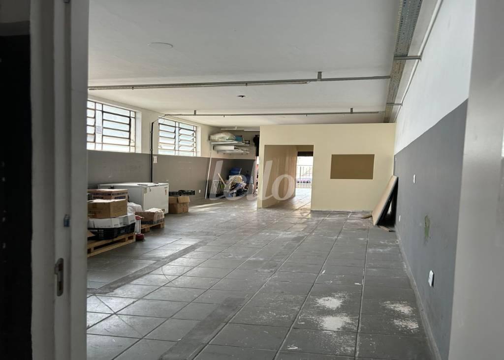 SALÃO de Salão para alugar, Padrão com 80 m², e 2 vagas em Saúde - São Paulo