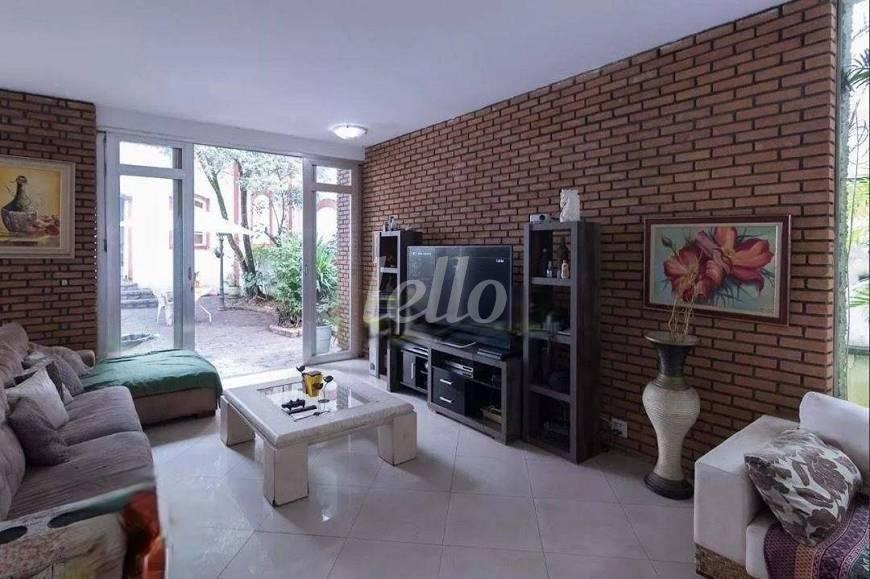 SALA 2 AMBIENTES de Casa para alugar, térrea com 346 m², e 10 vagas em Alto da Lapa - São Paulo