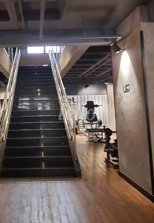 ESCADA de Loja para alugar, Padrão com 1533 m², e em Sé - São Paulo