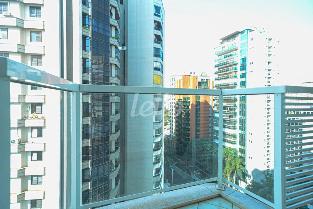 VARANDA MASTER de Apartamento à venda, Padrão com 215 m², 3 quartos e 2 vagas em Itaim Bibi - São Paulo